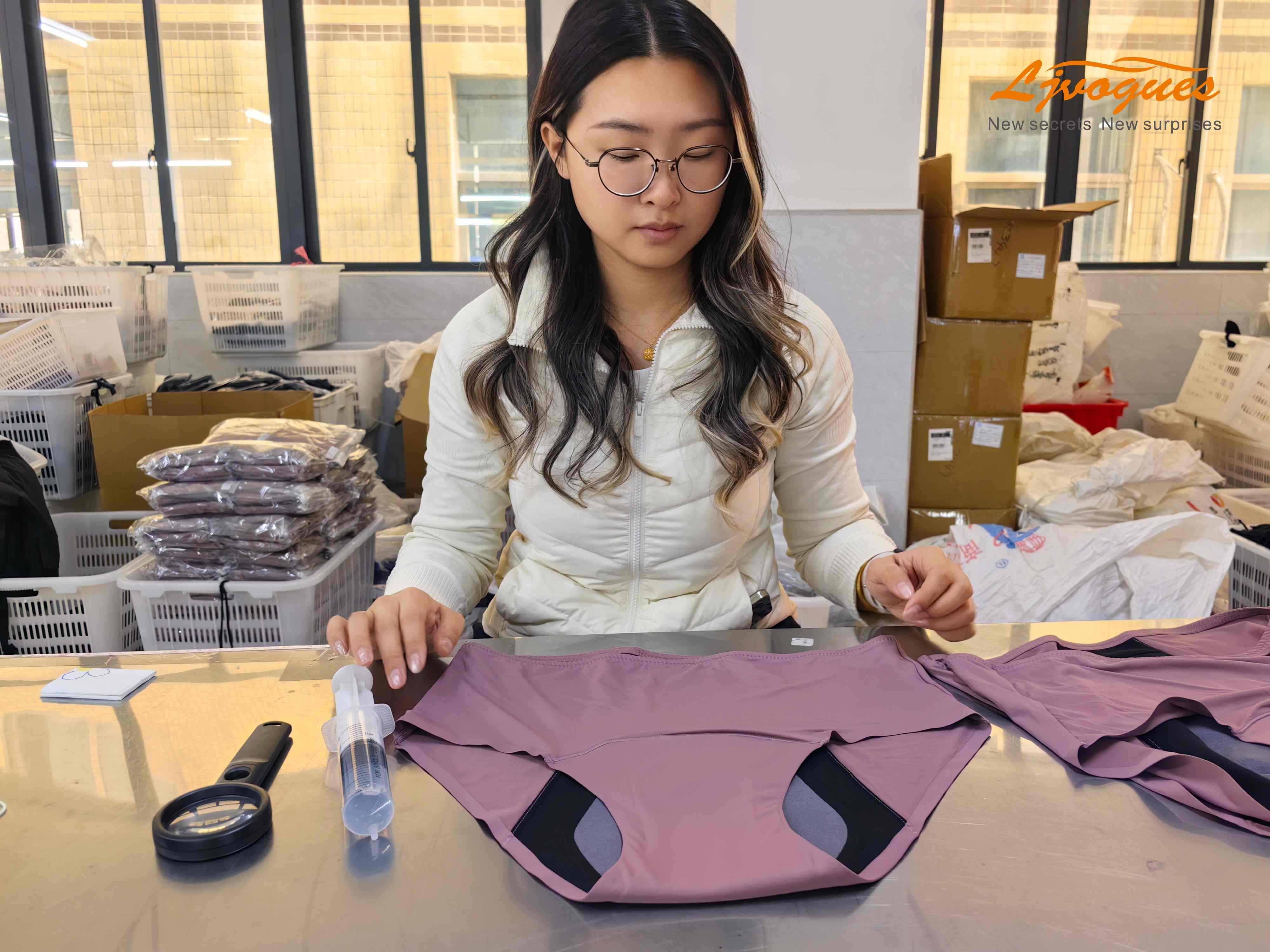 LJVOGUES-period-underwear-absorption-capacity-testing (1).jpg