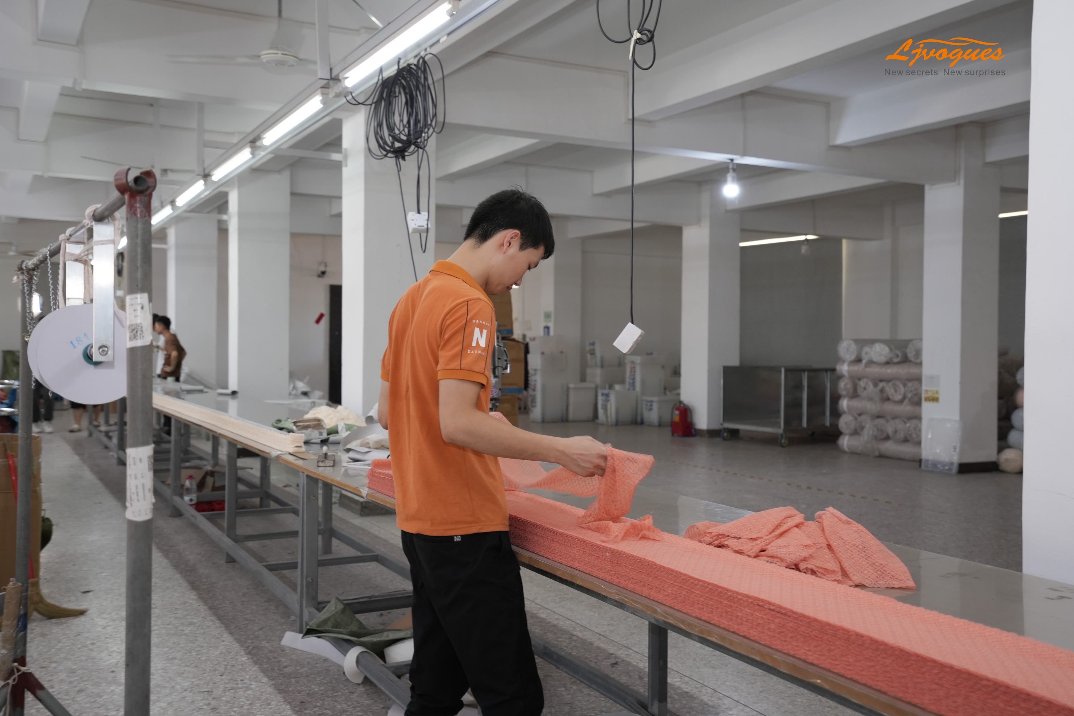 LJVOGUES-fabric-spreading-layout (3).JPG