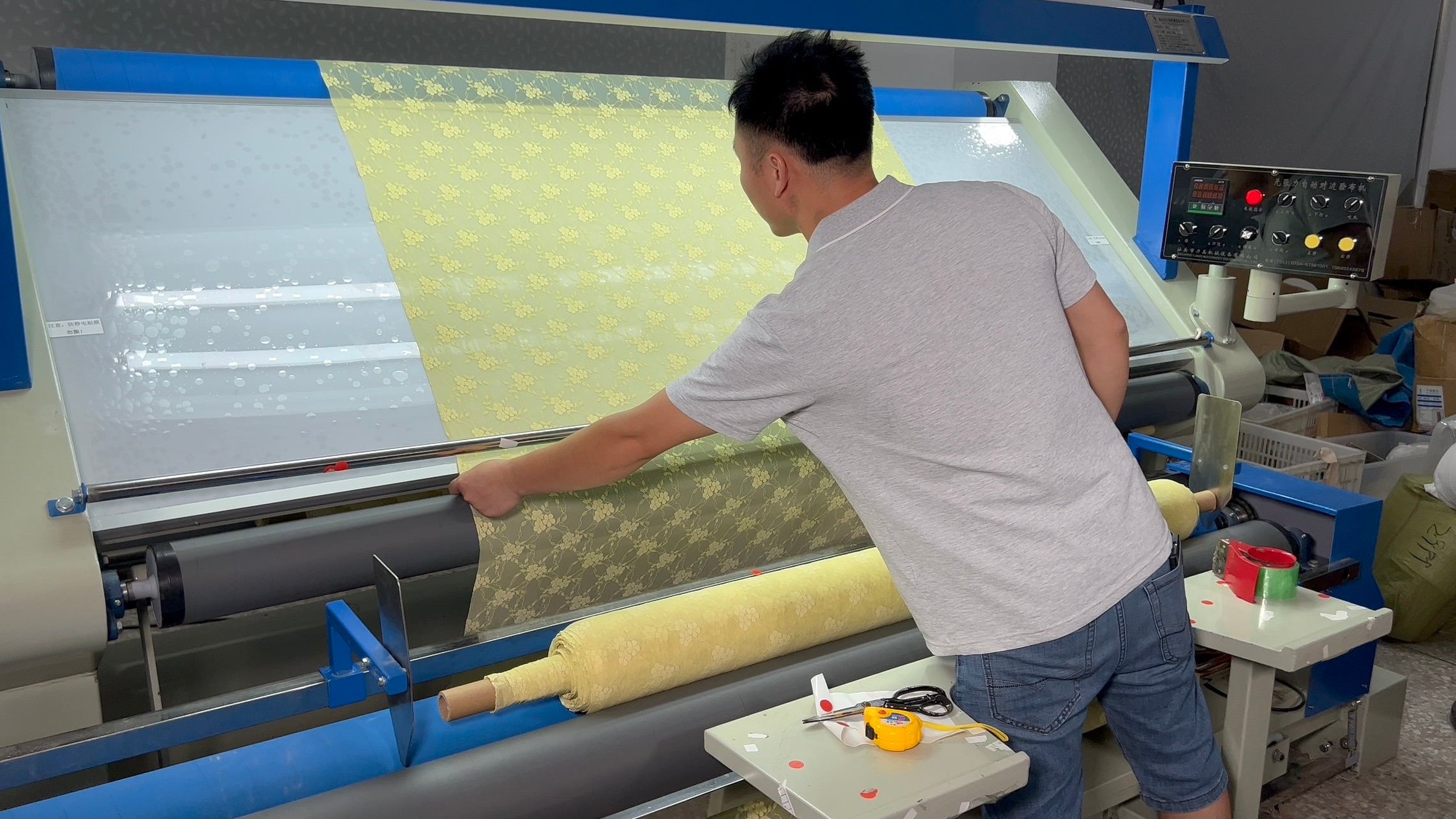 LJVOGUES-period-underwear-fabric-inspection (3).jpg